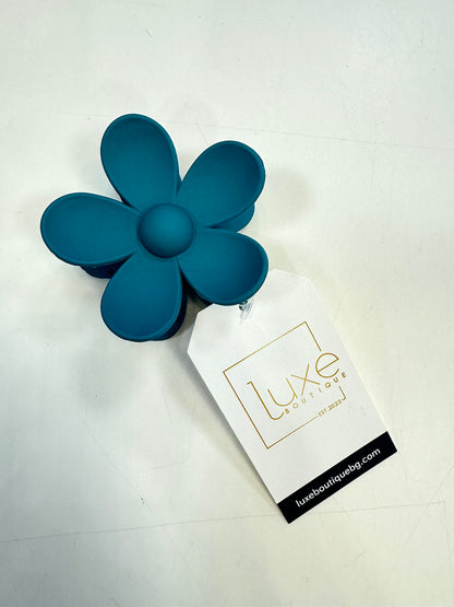 Oversized Matte Flower Claw Clip
